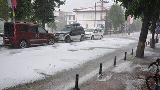 Kastamonu’ya 15 Dakika Süren Dolu Yağışı Kenti Beyaza Bürüdü