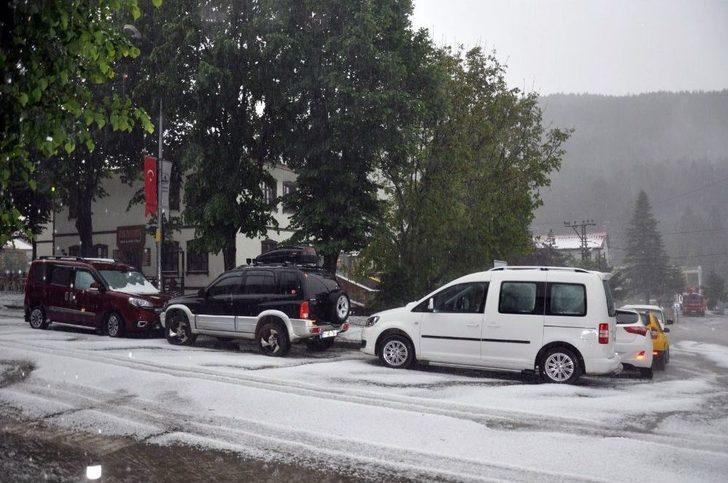 Kastamonu’ya 15 Dakika Süren Dolu Yağışı Kenti Beyaza Bürüdü G2