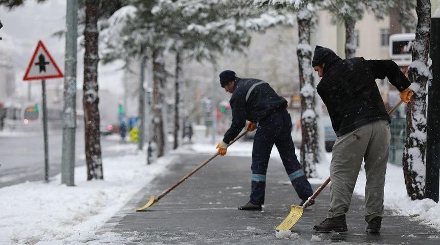 Talas&rsquo;ta Karla M&uuml;cadele Ekipleri Aralıksız &Ccedil;alışıyor