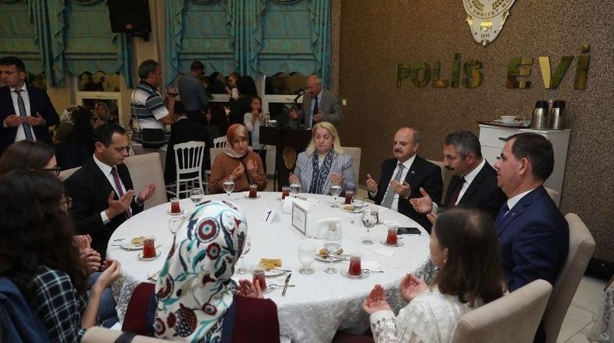 Şehit Aileleri Ve Gaziler İ&ccedil;in İftar Programı D&uuml;zenlendi