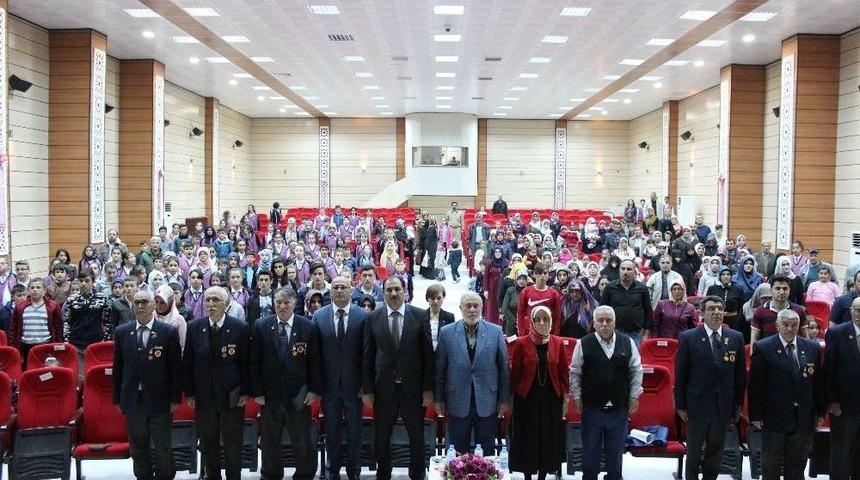 İlkokul Ve Ortaokul &Ouml;ğrencilerinden Şehitlere Saygı G&ouml;sterisi