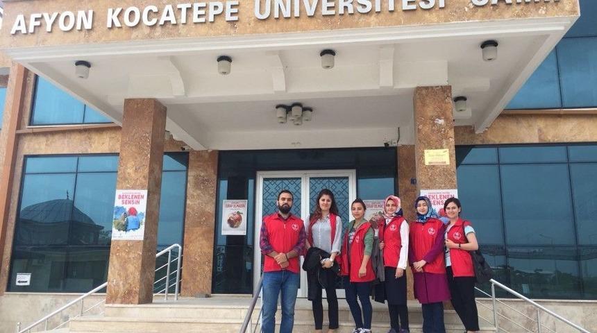 Gen&ccedil;ler Cami Temizliği Yaptı