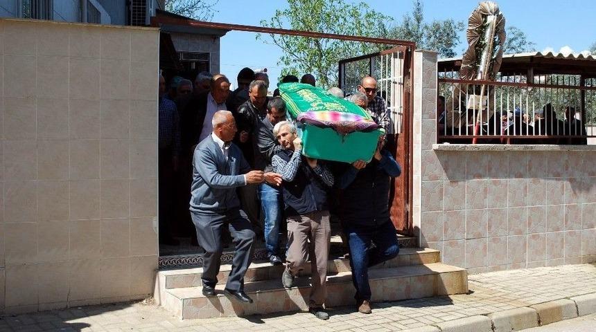 Kamyonetin Altında Can Veren Kadın Son Yolculuğuna Uğurlandı