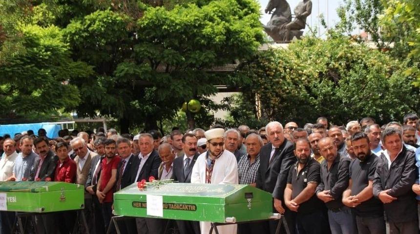 Kırşehir&rsquo;li Bozlak Sanat&ccedil;ısı Altaş, Son Yolculuğuna Uğurlandı