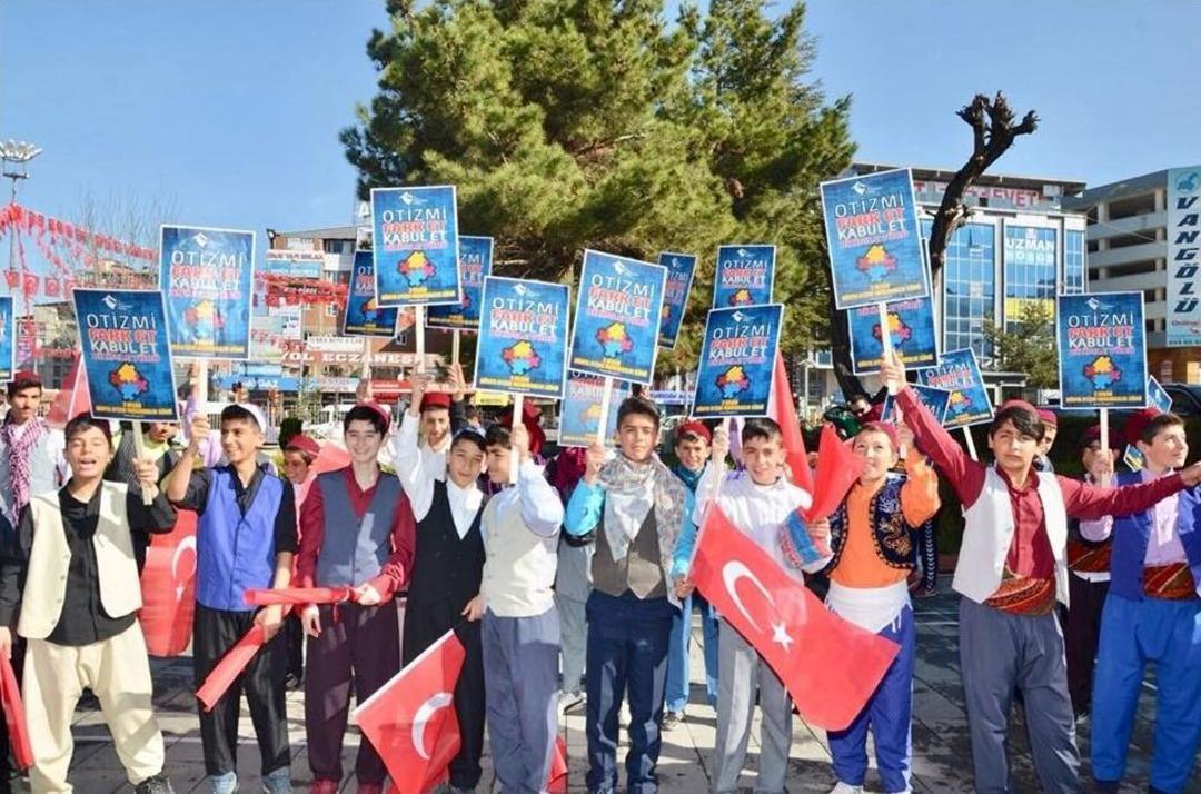 Van&rsquo;da 2 Nisan D&uuml;nya Otizm Farkındalık G&uuml;n&uuml; Y&uuml;r&uuml;y&uuml;ş&uuml;