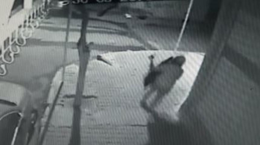 Siverek&rsquo;te Hırsızlar G&uuml;venlik Kamerasına Yakalandı