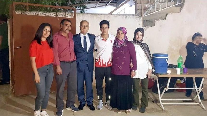 Başkan Kayda&rsquo;dan D&uuml;nya Şampiyonuna Evinde S&uuml;rpriz Ziyaret