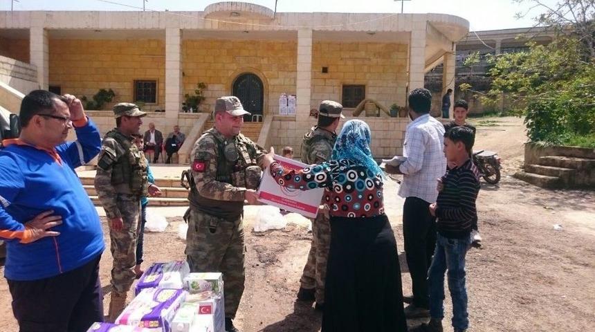 Mehmet&ccedil;ik Ve Afad Afrinlilere İnsani Yardım Malzemesi Dağıttı