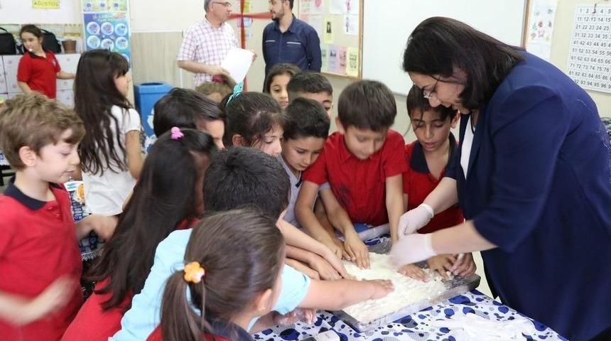 Minik &Ouml;ğrencilere El Yıkama Alışkanlığı Aşılanıyor