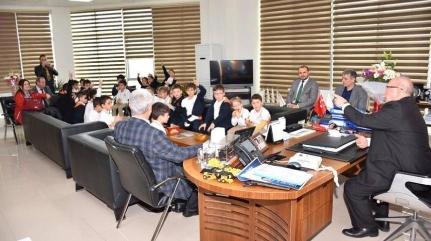 Başkan Albayrak Minik Öğrencileri Ağırladı