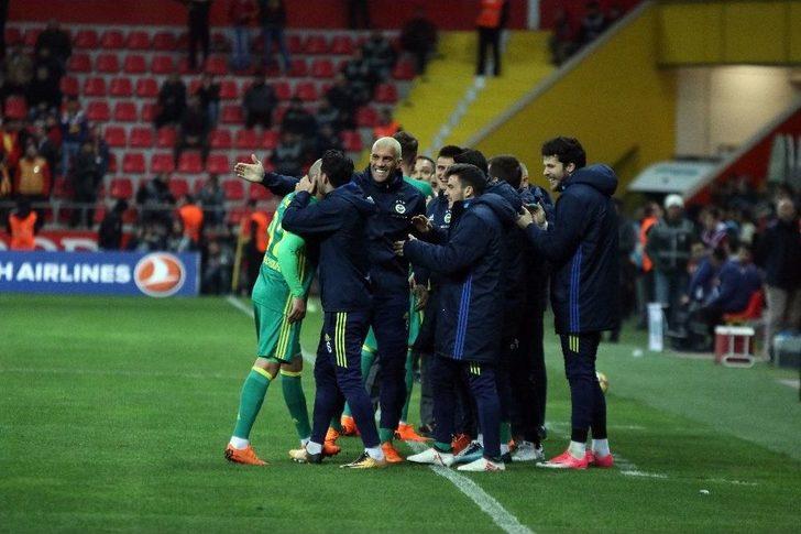 Süper Lig: Kayserispor: - Fenerbahçe: 3 (ilk Yarı) G3