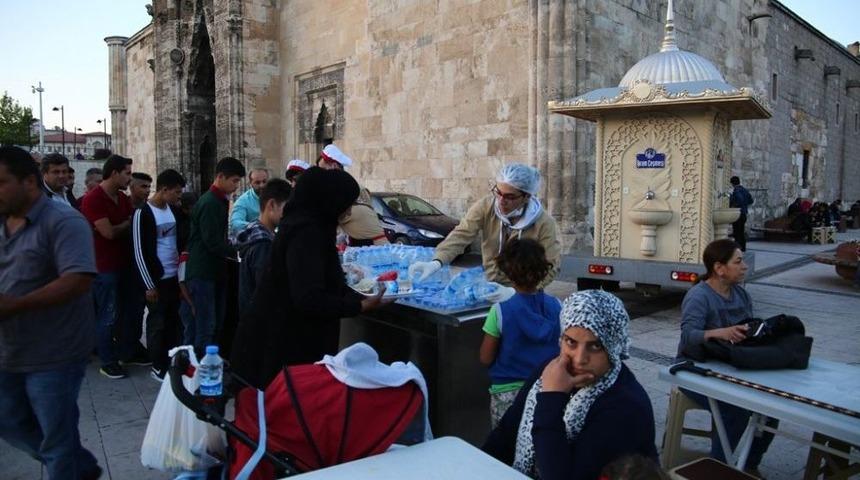 Her İftar 2 Bin Misafirleri Var