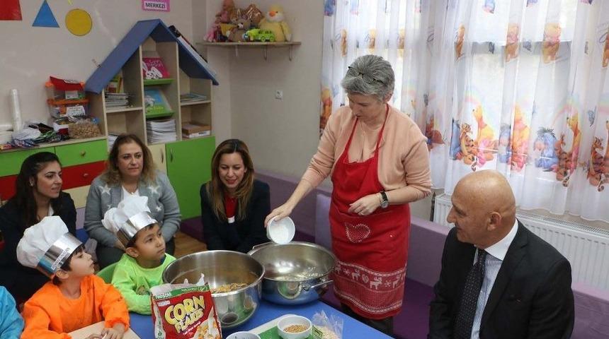 Kreşli Minikler Mutfak At&ouml;lyesi&rsquo;nde Maharetlerini G&ouml;sterdi