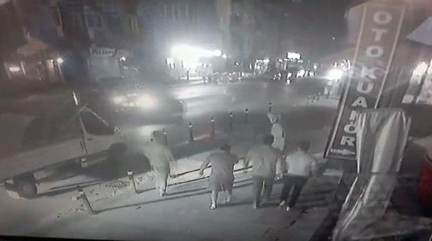 Mehmet Şanlı&rsquo;nın Sokakta D&ouml;v&uuml;ld&uuml;ğ&uuml; Anlar Kamerada