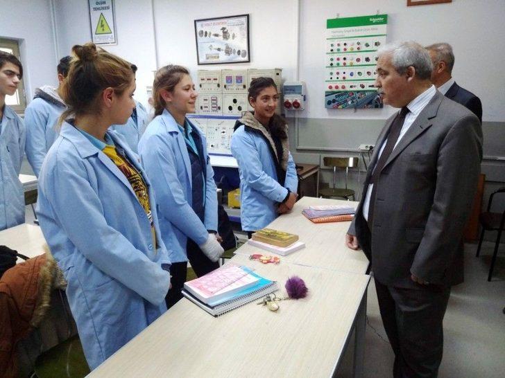 Vali Güvençer Mesleki Eğitimin Önemini Burguladı G1
