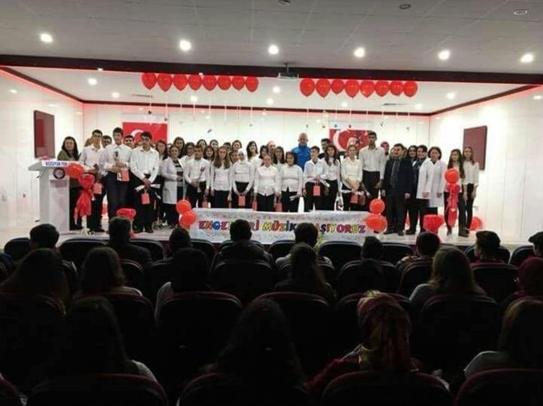 Engelleri M&uuml;zikle Aştılar