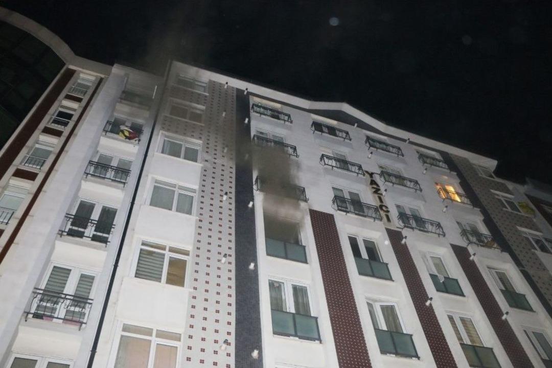 Sigara Bir Daireyi K&uuml;le &Ccedil;evirdi