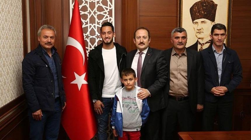 Milli Futbolcu Hakan &Ccedil;alhanoğlu Memleketi Bayburt&rsquo;ta