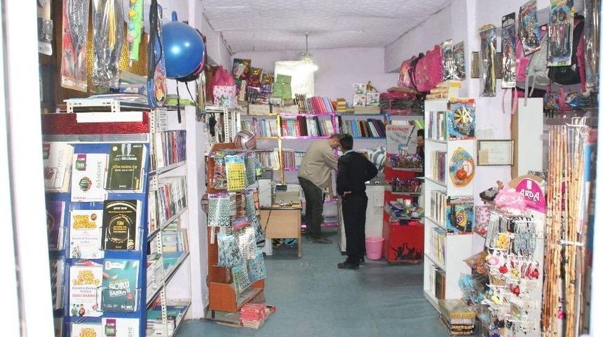 Konya&rsquo;da İş Yerinden Hırsızlık Yapan Ş&uuml;pheliler Kamerada