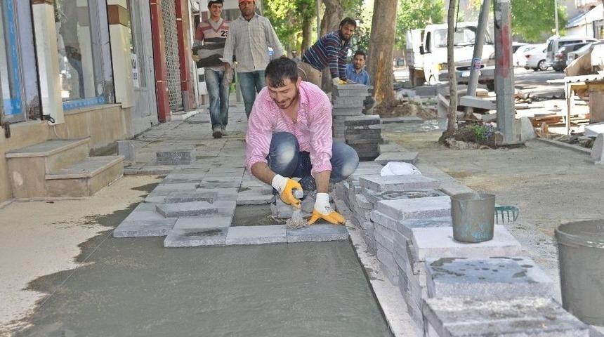Turan &Ouml;zdemir Caddesi Yenileniyor