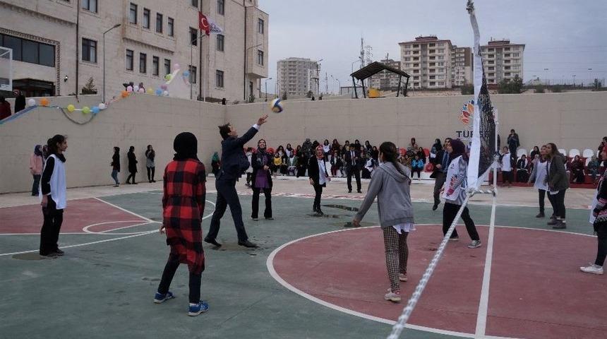 Artuklu Belediyesi Kız Yurduna Spor Tesisi Yaptırdı