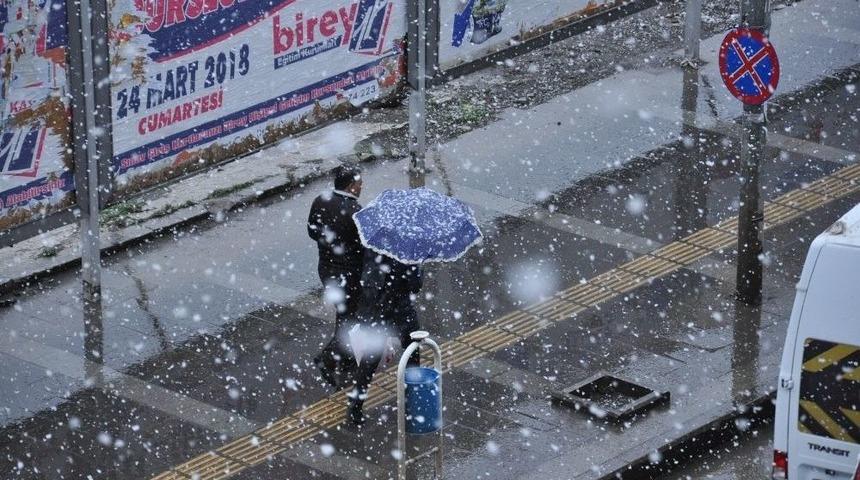 Kars&rsquo;ta Nisan Karı Şaşırttı