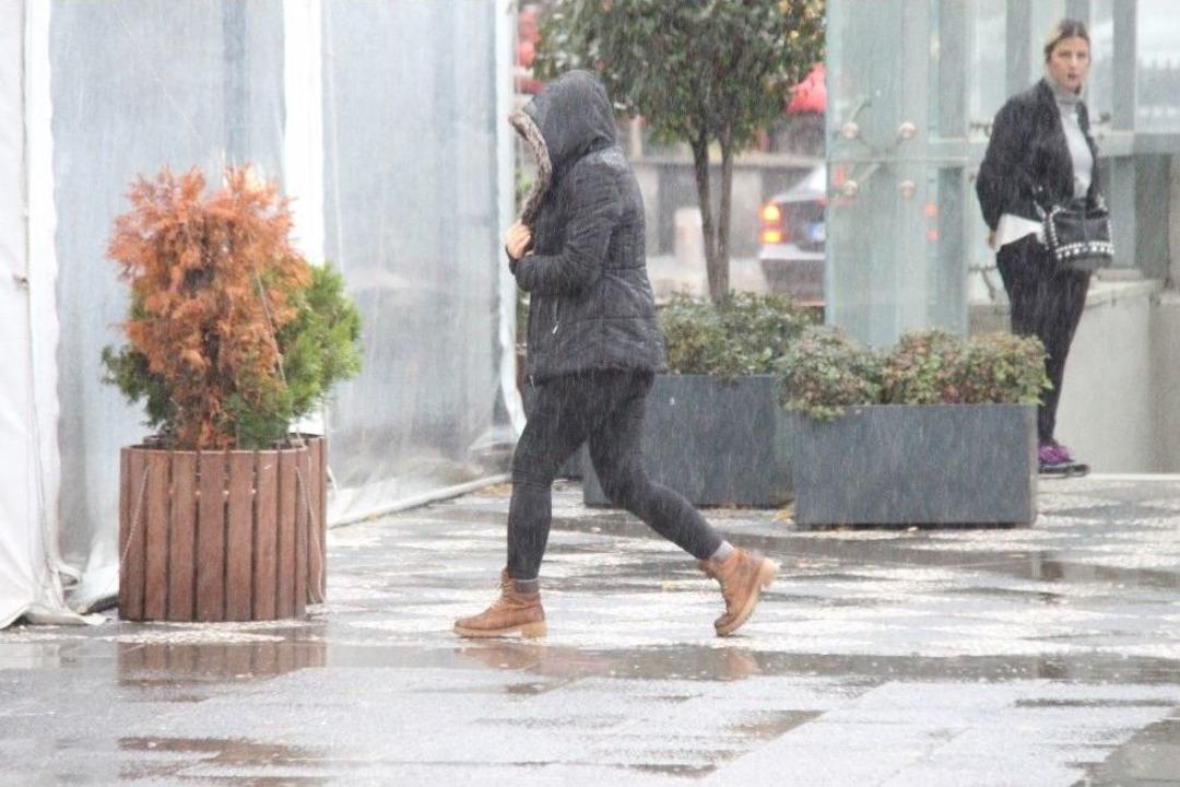 Aniden Bastıran Sağanak Vatandaşları Hazırlıksız Yakaladı