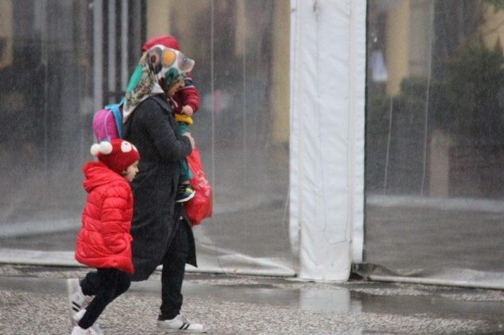 Aniden Bastıran Sağanak Vatandaşları Hazırlıksız Yakaladı G1