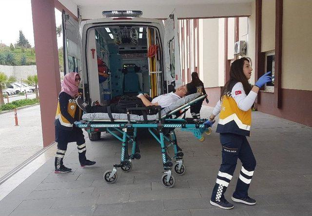 Okul Servisi &Ouml;ğrenciye &Ccedil;arptı: 1 Yaralı 1