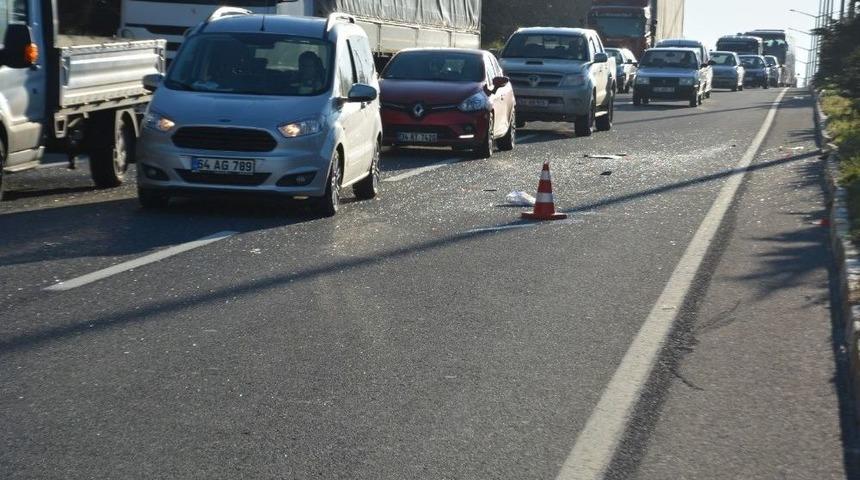 Uşak&rsquo;ta 5 Ara&ccedil;lı Zincirleme Kaza: 6 Yaralı