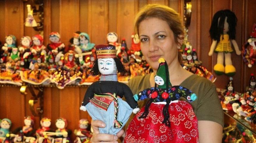 ’barbie’ Ve ’sindy’ Bebek Yerine ’ezo Gelin’ Bebekler