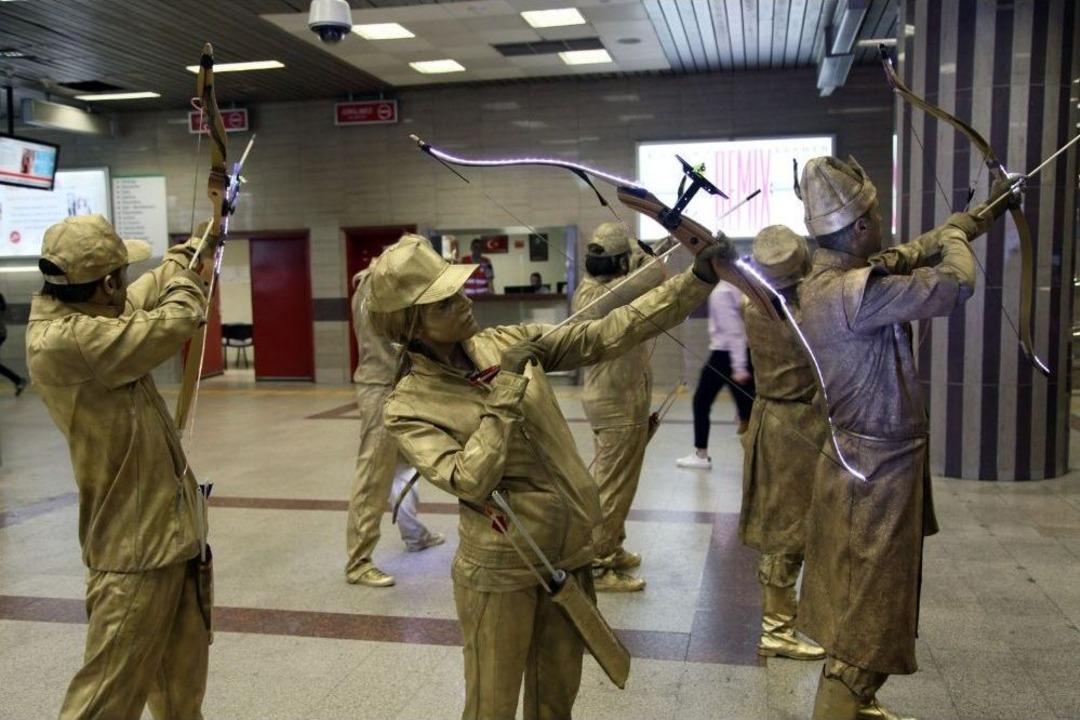 Ok&ccedil;ular Meydanlara &Ccedil;ıktı