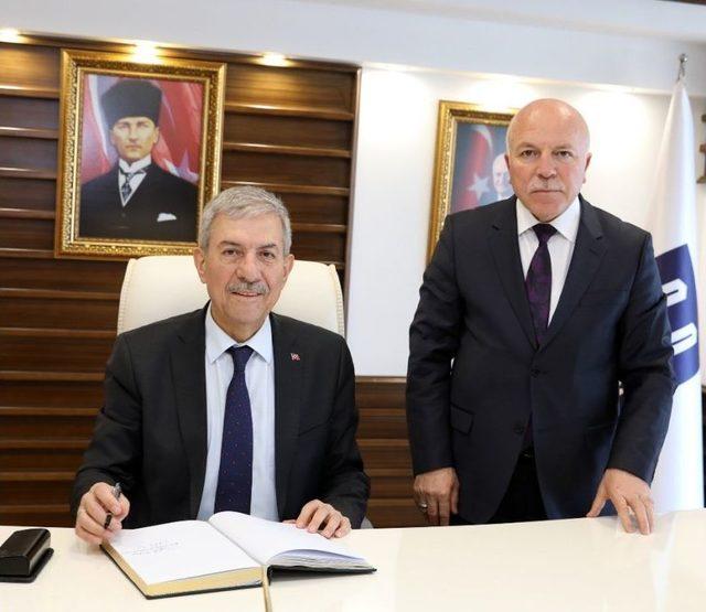 Sağlık Bakanı Demircan, B&uuml;y&uuml;kşehir Belediyesini Ziyaret Etti 2