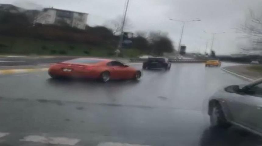 (&ouml;zel) L&uuml;ks Otomobilli Trafik Magandaları Kamerada