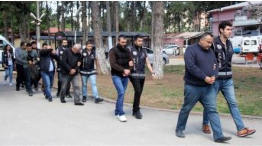 Hatay&rsquo;dan Adana&rsquo;ya Minib&uuml;slerle Kredi &Ccedil;ektirmeye Getirdiler