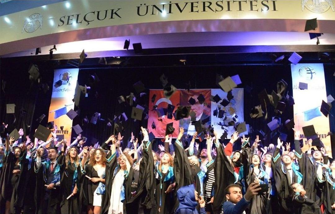 Gen&ccedil; İletişimcilerin Mezuniyet Heyecanı