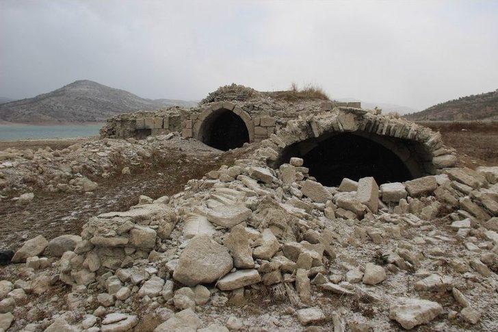 Baraj Suyu Çekildi, Altınapa Hanı Ortaya Çıktı G3