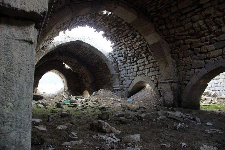 Baraj Suyu Çekildi, Altınapa Hanı Ortaya Çıktı G5