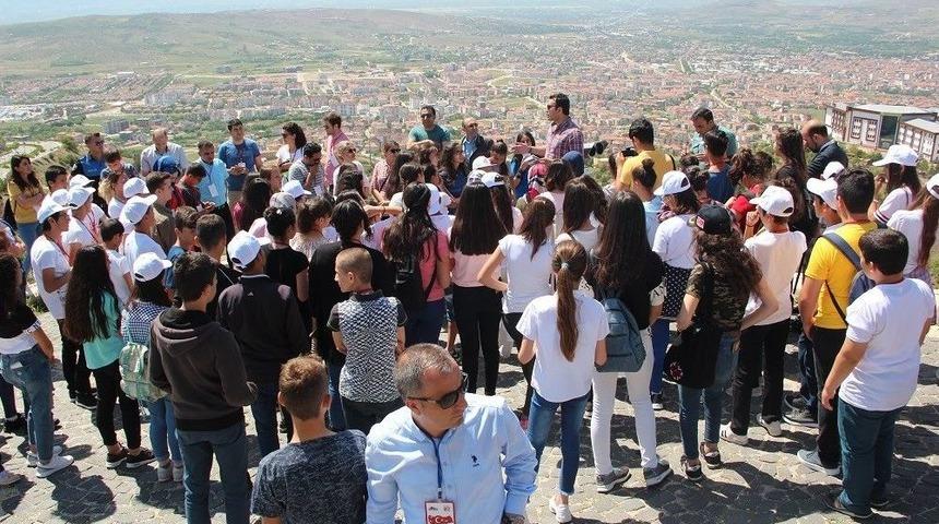 İzmir’den Gelen 100 Öğrenci Elazığ’da Ağırlandı