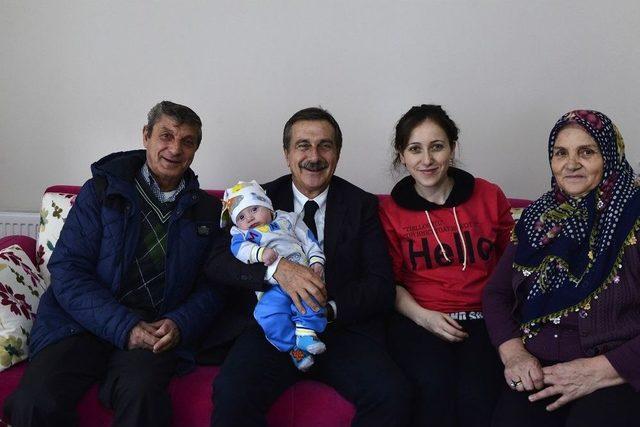 Başkan Ataç Bebek Ziyaretlerini Sürdürüyor