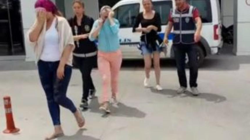 Kuşadası&rsquo;nda Otele Fuhuş Operasyonu: 5 G&ouml;zaltı