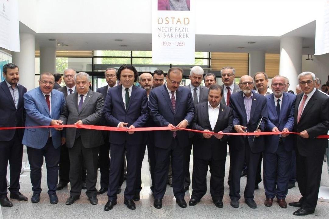 Konya&rsquo;da Necip Fazıl Kısak&uuml;rek Kitaplarıyla Ve Mısralarıyla Anıldı