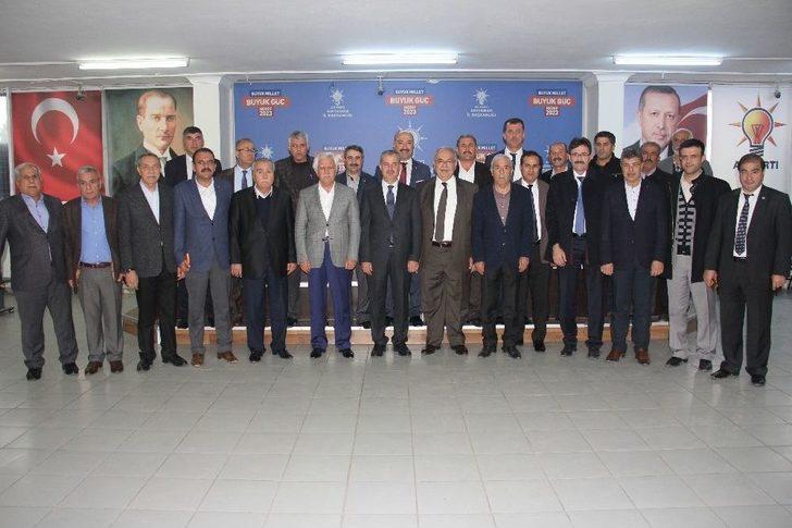 Başkan Erdoğan Belediye Ve Ak Parti İlçe Başkanlarıyla Bir Araya Geldi