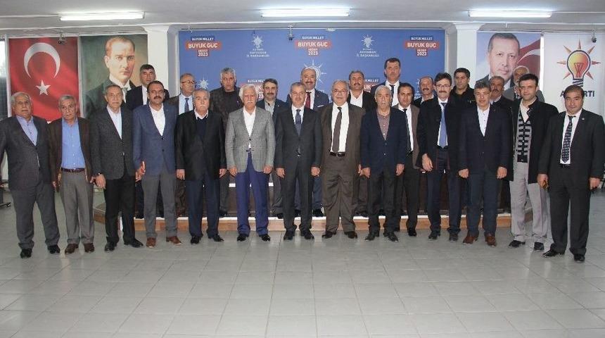 Başkan Erdoğan Belediye Ve Ak Parti İl&ccedil;e Başkanlarıyla Bir Araya Geldi