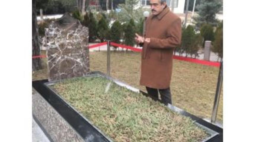 Başkan Alıcık &Ouml;l&uuml;m&uuml;n&uuml;n 21. Yıl D&ouml;n&uuml;m&uuml;nde T&uuml;rkeş&rsquo;i Andı