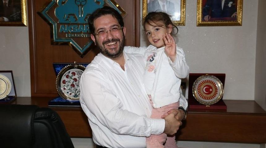 &ldquo;tayyip Dede&rdquo; Diyerek Seslenen G&uuml;lhan, Başkan Yazgı&rsquo; Yı Ziyaret Etti