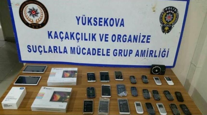 Hakkari&rsquo;de Ka&ccedil;ak Sigara Ve Kol Saatleri Ele Ge&ccedil;irildi