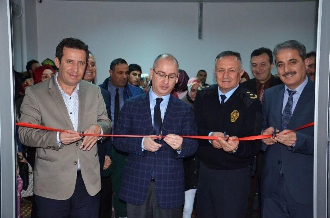 Şehit Zafer İpek &Ouml;zel Eğitim Merkezi &Ouml;ğrencileri G&ouml;sterilerini Sergiledi