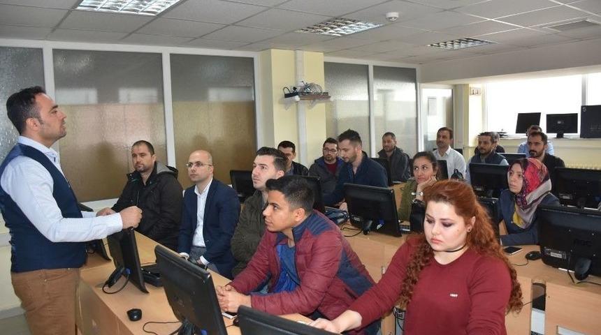 &Ouml;ğretmenler Kodlama &Ouml;ğreniyor