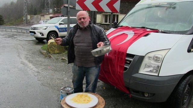 Cankurtaran Geçidi’nde Kar Başlamadan Sürücüleri El İlanları İle Uyarılarda Bulundular